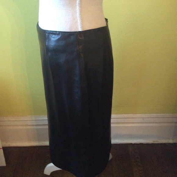 September move out sale!! Gorgeous Black Leather Pencil Skirt size 8 - Picture 5 of 16